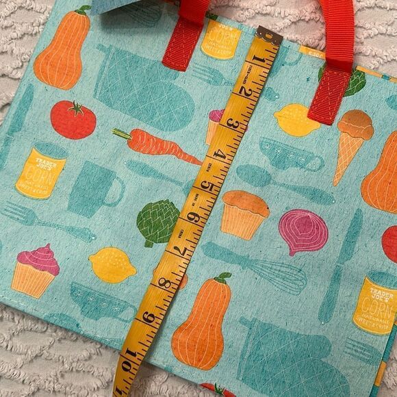 Trader Joe’s Plastic Reusable Small Shopping Tote Bag Squash Kitchen Cupcakes - Picture 6 of 12